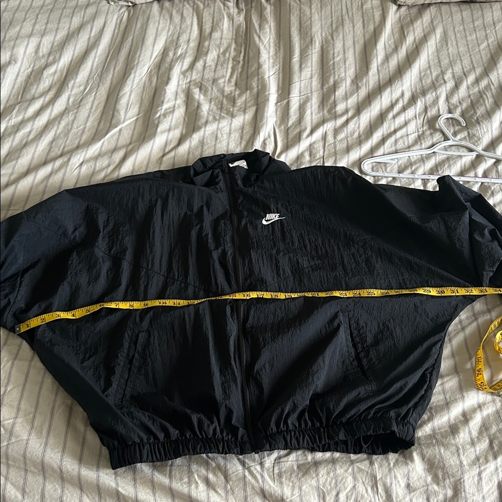 WOMEN'S NIKE SPORTSWEAR ESSENTIAL WINDRUNNER WOVEN JACKET - Picture 9 of 10